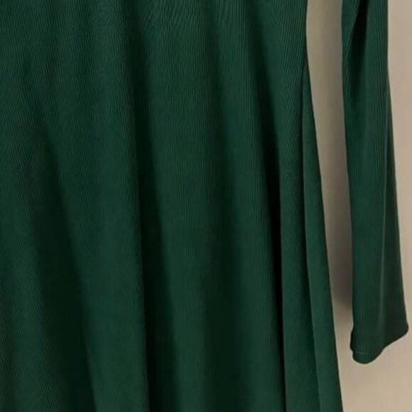 Dark Green Long Sleeve Dress - Picture 3 of 3